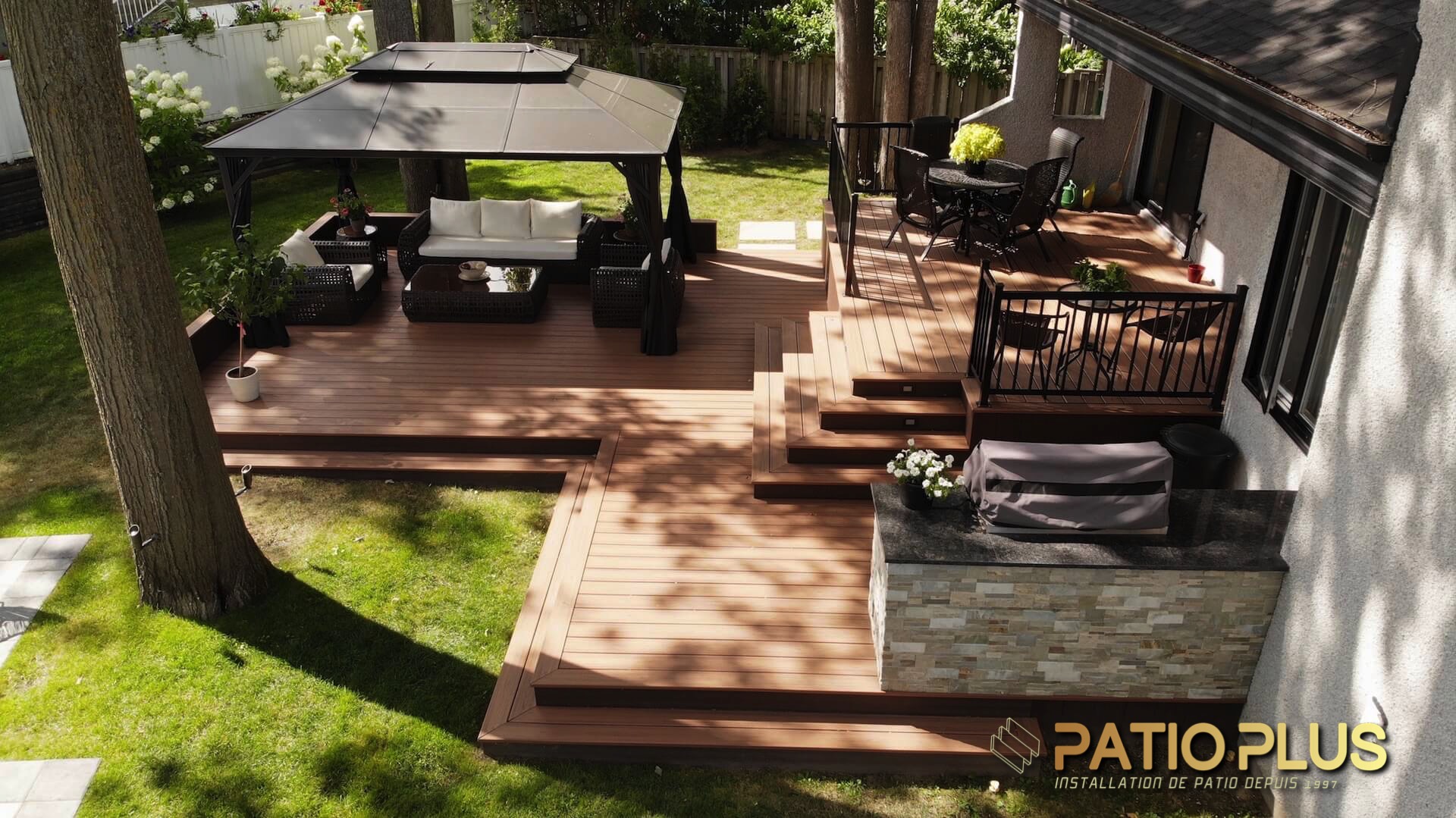 image de patio en composite Trex