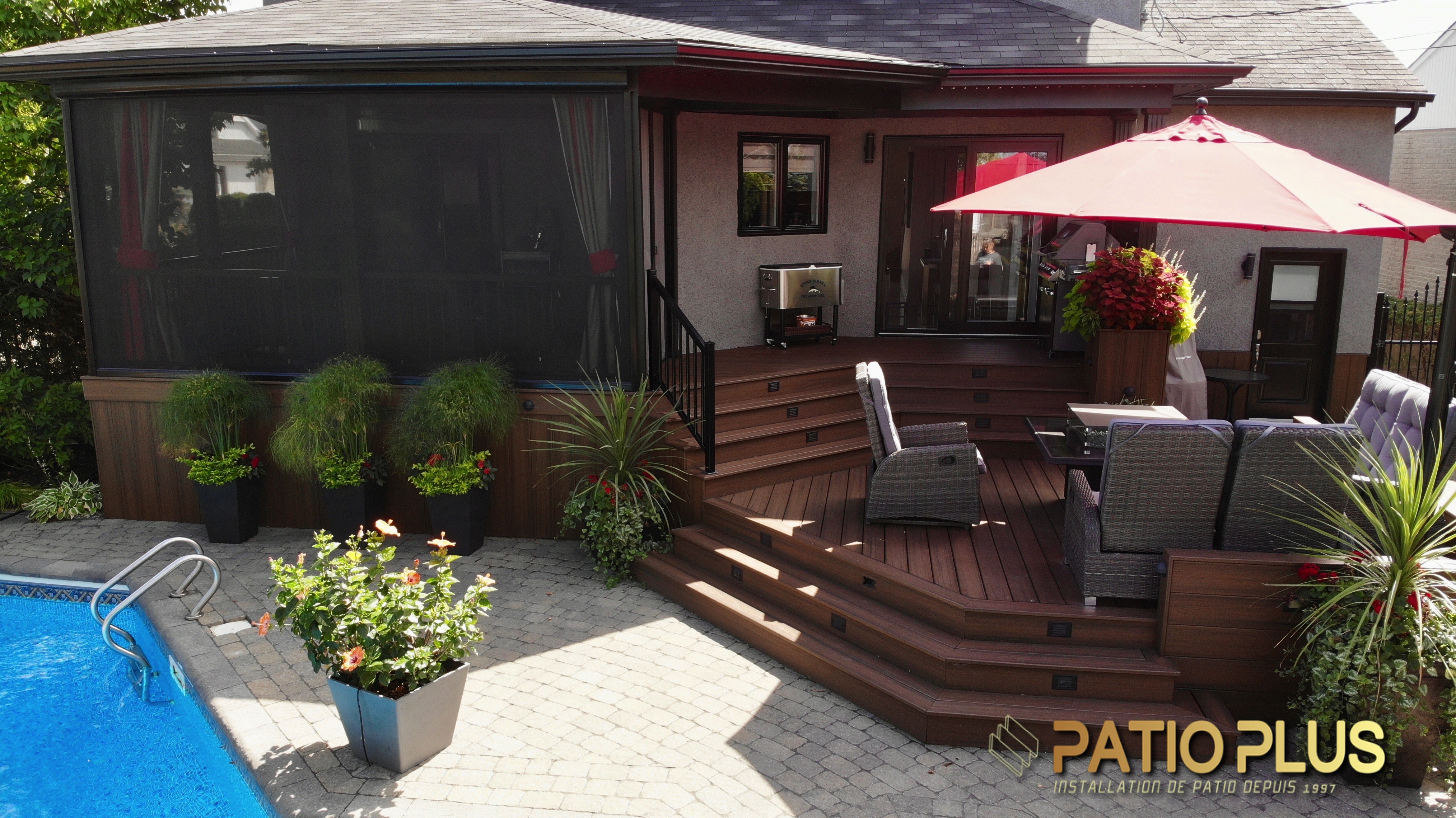 image d'un toit sur un patio